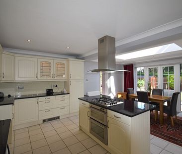 4 bedroom West Side, Four Bedroom House - Longcroft Gardens, Welwyn Garden City - Photo 1