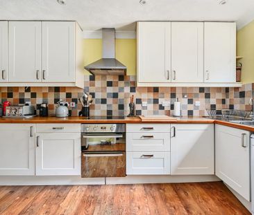 3 bedroom semi-detached house to rent - Photo 1