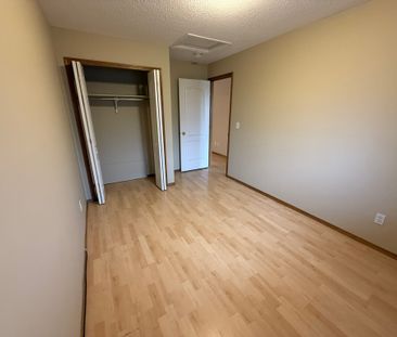 Devonshire Estates – 6 Plex with Garage - Photo 1