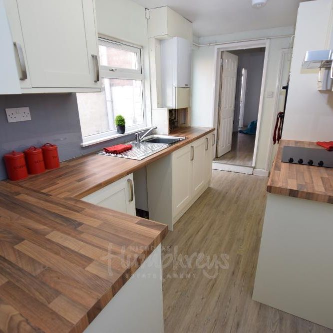1 bedroom in a house share to rent - Photo 1