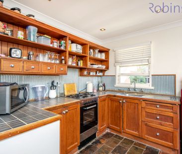 Well presented unit close to the beach and local shopping precinct. - Photo 1