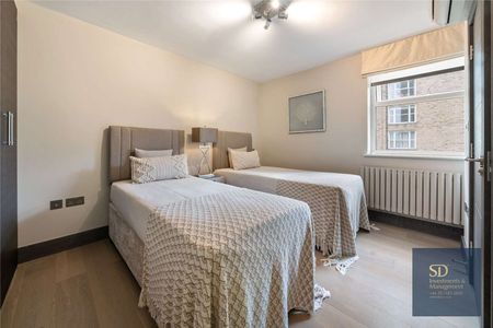 Newly refurbished three bedroom flat set over the second floor of a smart modern gated apartment block. - Photo 5