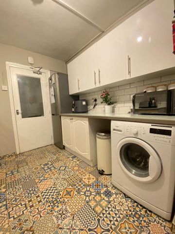 1 bedroom in a flat share to rent - Photo 5