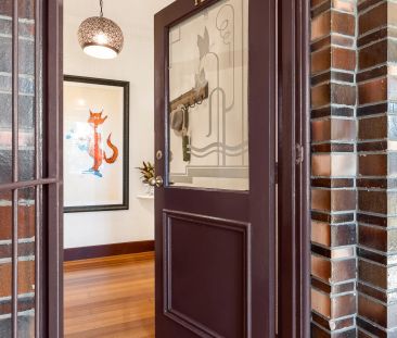2 Bedroom + Study Top-Floor Art Deco Elegance in the Heart of St Kilda - Photo 4