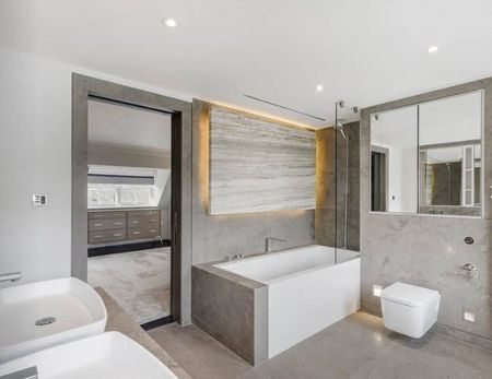 2 bedroom conversion flat with 1 reception and 2 bathrooms in Mayfair, W1K - Photo 5