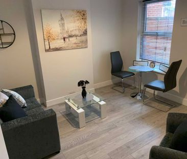 56 Kitchener Road Room 2 - Photo 2