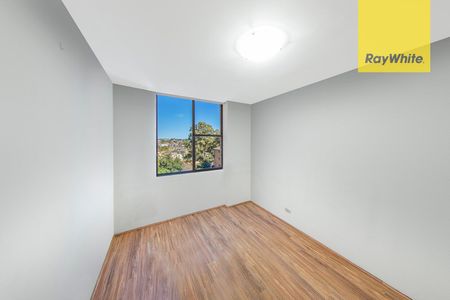 LARGE 3 BEDROOM UNIT IN GOOD STREET - Photo 3