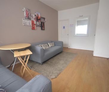1 bedroom Flat To Let - Photo 1