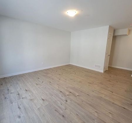 For Lease - 401 GLENROY GILBERT Drive Unit# 12, Barrhaven, Ontario - Photo 3