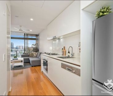 Modern 1 Bedroom Unit with Study - Photo 6