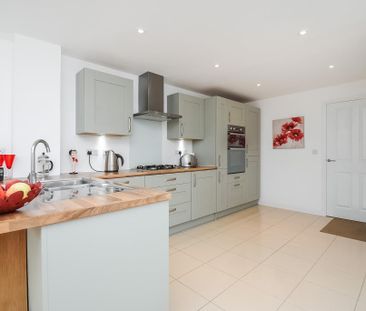 3 bedroom end of terrace house to rent - Photo 5