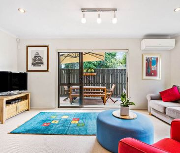 Large family home with - Rock Solid Location - Photo 4