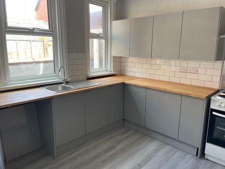 2 bedroom flat to rent - Photo 4