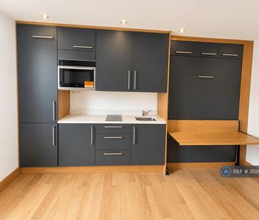 Studio to rent - Photo 1