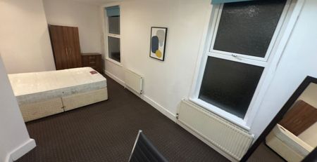 Woodside Place, Burley, Leeds, LS4 2QU - Photo 4