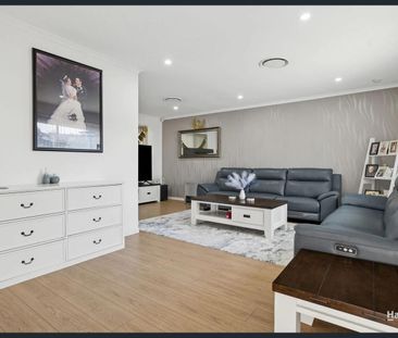 Spacious Five-Bedroom Family Home with Pool and Entertaining Area - Photo 1