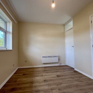 St. Clares Gardens - Photo 2