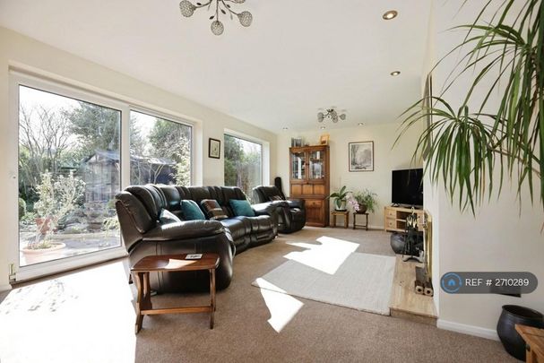 4 bedroom detached house to rent - Photo 1