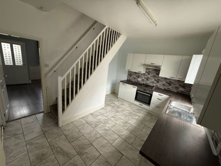 School Street, Radcliffe - Photo 4