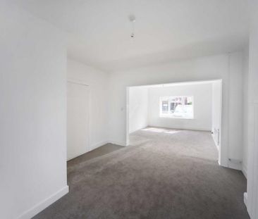 4 bedroom semi-detached house to rent - Photo 6