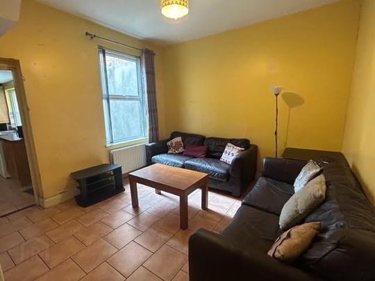 Great 7 Bedroom House, 69 University Avenue, Queens Quarter, Belfast, BT7 1GX - Photo 1