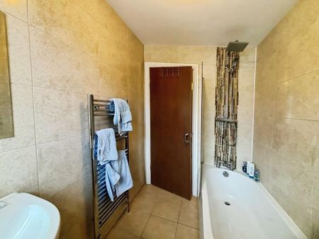 4 bedroom terraced house to rent - Photo 2