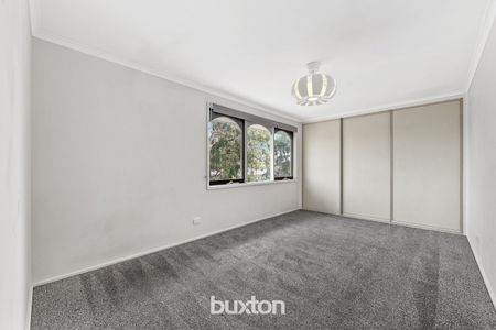 Spacious Family Living in a Quiet Court Location - Photo 5