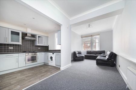 3 bedroom flat to rent - Photo 4