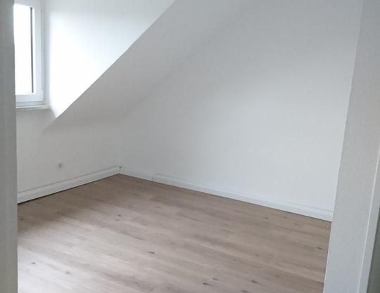 1 Zi. DG-Appartement mit Duschbad und EBK im 4.OG in Rath - Photo 1