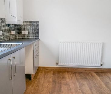 2 bedroom semi-detached house to rent - Photo 6