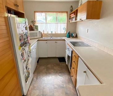 Well Presented Spacious Townhouse - Photo 4