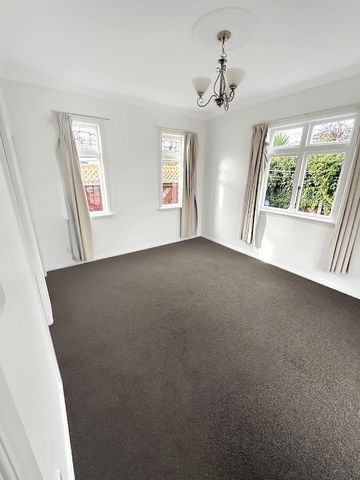 22 Riddlers Crescent, Petone - Photo 4