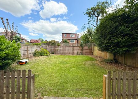 4 bedroom detached house to rent - Photo 2
