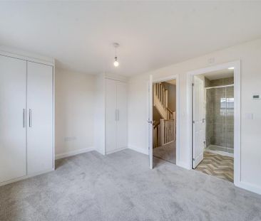 4 bedroom end of terrace house to rent - Photo 3