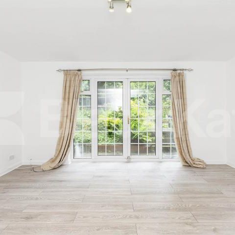 2 bedroom 2 bathroom maisonette with garden located close to Highgate station - Photo 1