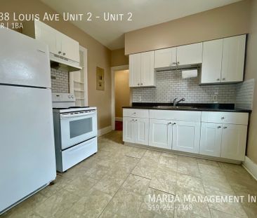 BEAUTIFULLY UPDATED 2BED/1BATH APARTMENT + HYDRO & GAS - Photo 6