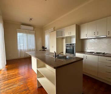 132 Jacaranda Street - Photo 3