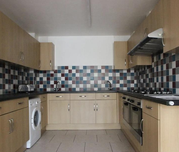 8 bedroom semi-detached house to rent - Photo 3