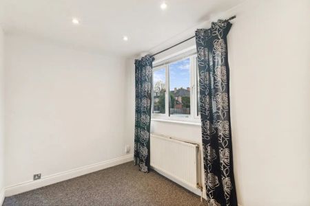 3 bedroom house in London - Photo 4