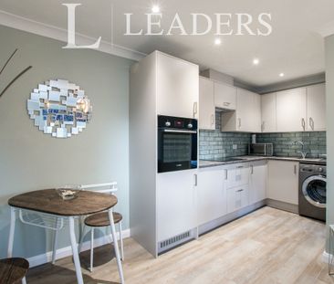 1 bedroom flat to rent Albert Road, Ferndown - Photo 1