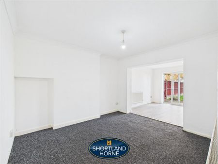 3 bedroom end of terrace house to rent - Photo 4