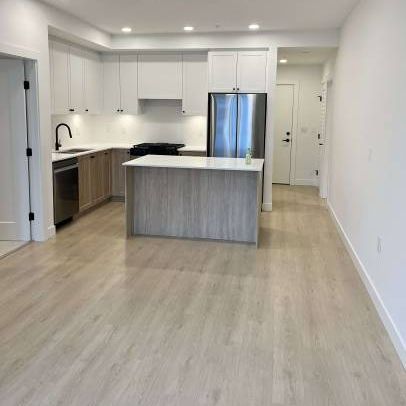 2 Bedroom + Solarium, 2 Bathroom Condo For Rent - Photo 1