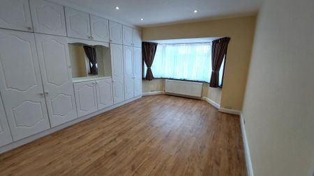 Manor Park Gardens, Edgware HA8 - Photo 3