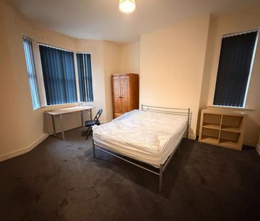 5 bedroom terraced house to rent - Photo 2