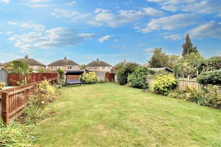 Three Bedroom House To Let On Beechcroft Road - Photo 4