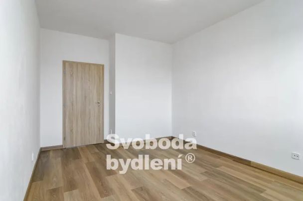 Doporučujeme nově zrekonstruovaný byt 3+kk/B v revitalizovaném domě, P6 – Ruzyně, ul. Stochovská - Fotografie 1