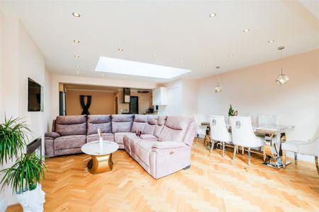 4 bedroom semi-detached house to rent - Photo 3