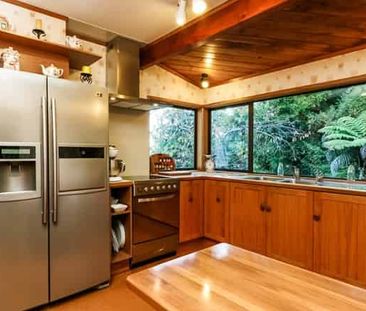 BLOCKHOUSE BAY - Great 4 Bedrooms Family Home with View and Privacy - Photo 4