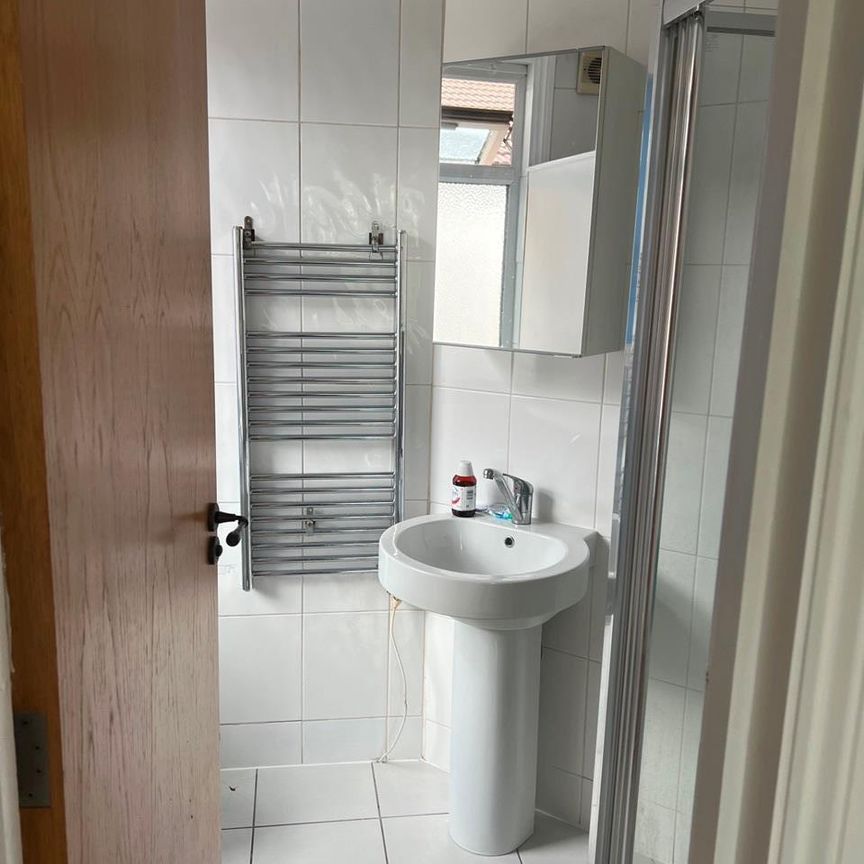 Studio Flat, Audley Road, NW4 - Photo 1