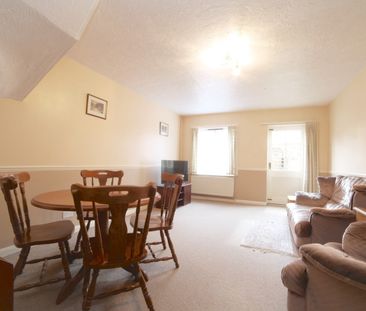 2 Bed Terraced House, Hewison Street, E3 - Photo 3